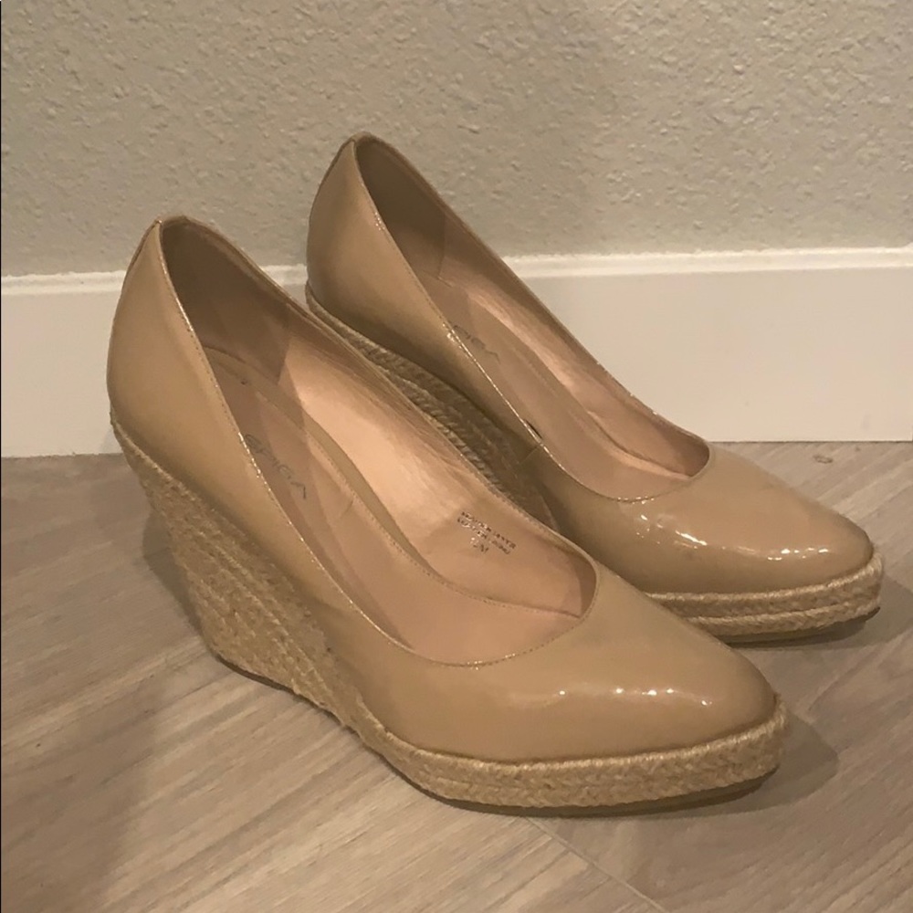 All leather Via Spiga nude platforms SZ 10